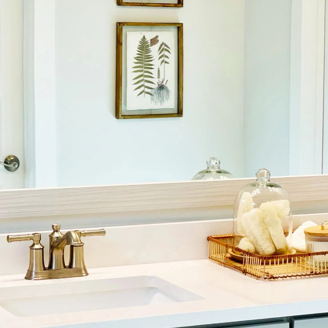 Natural light + organic finishing touches for this client&rsquo;s primary bath! 👌🏻