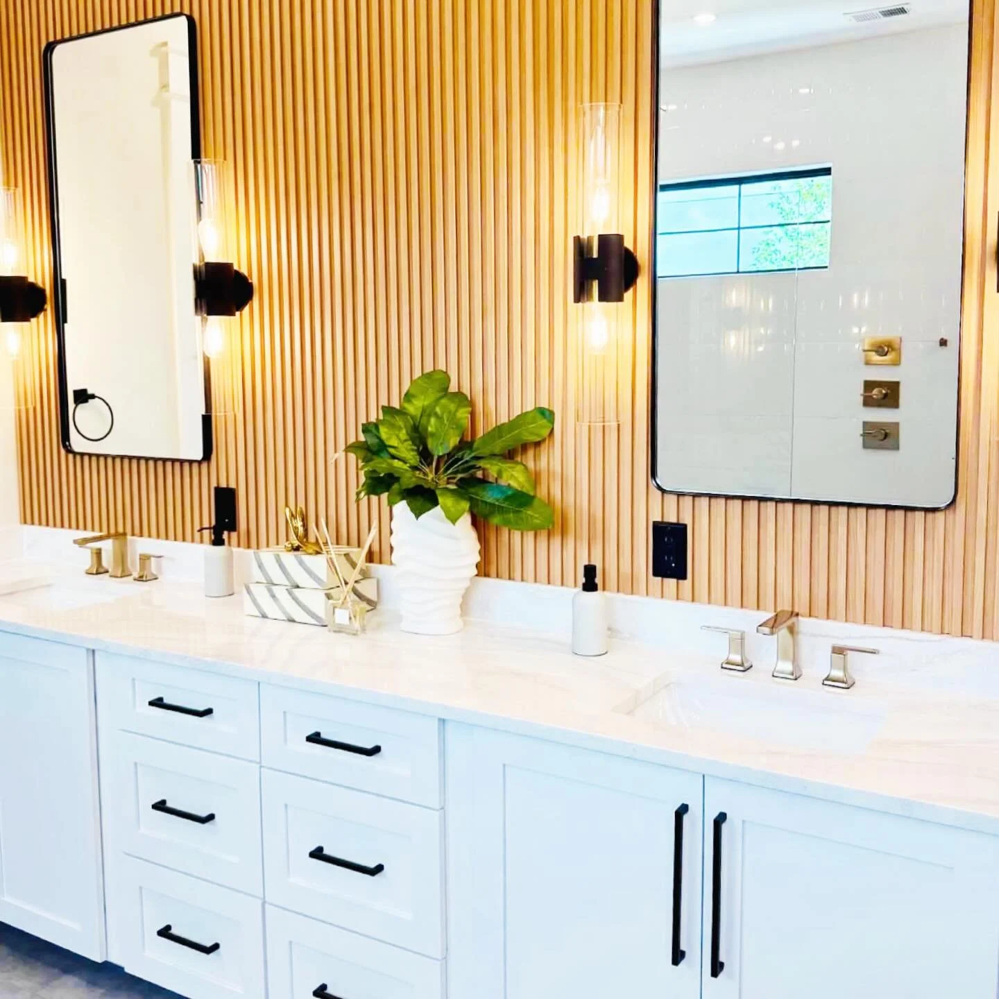 Designed with warmth, structure, and a sophisticated glow for this client&rsquo;s primary bath! 🫧