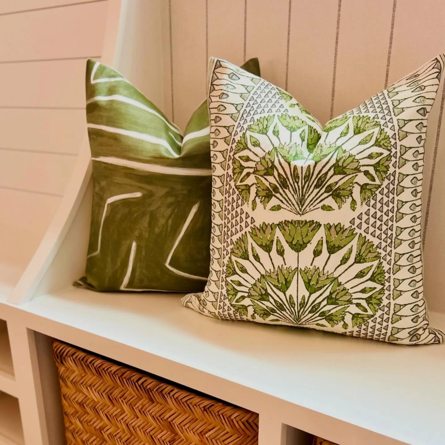 Green for the win! The perfect pair - mixed pattern and classic contrast! 💚