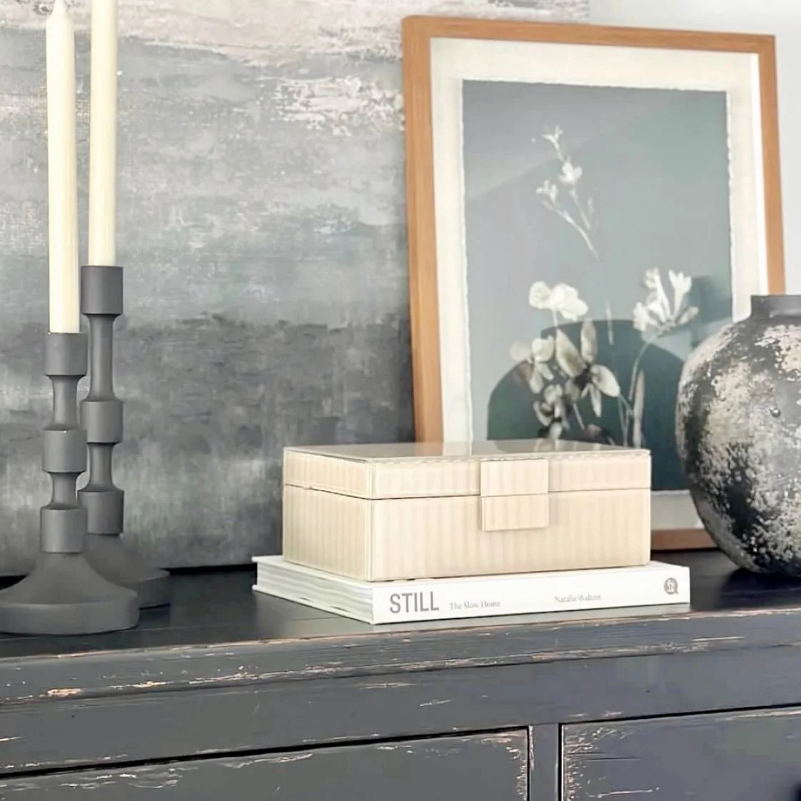 Moody and tailored, warm and sophisticated! ✔️