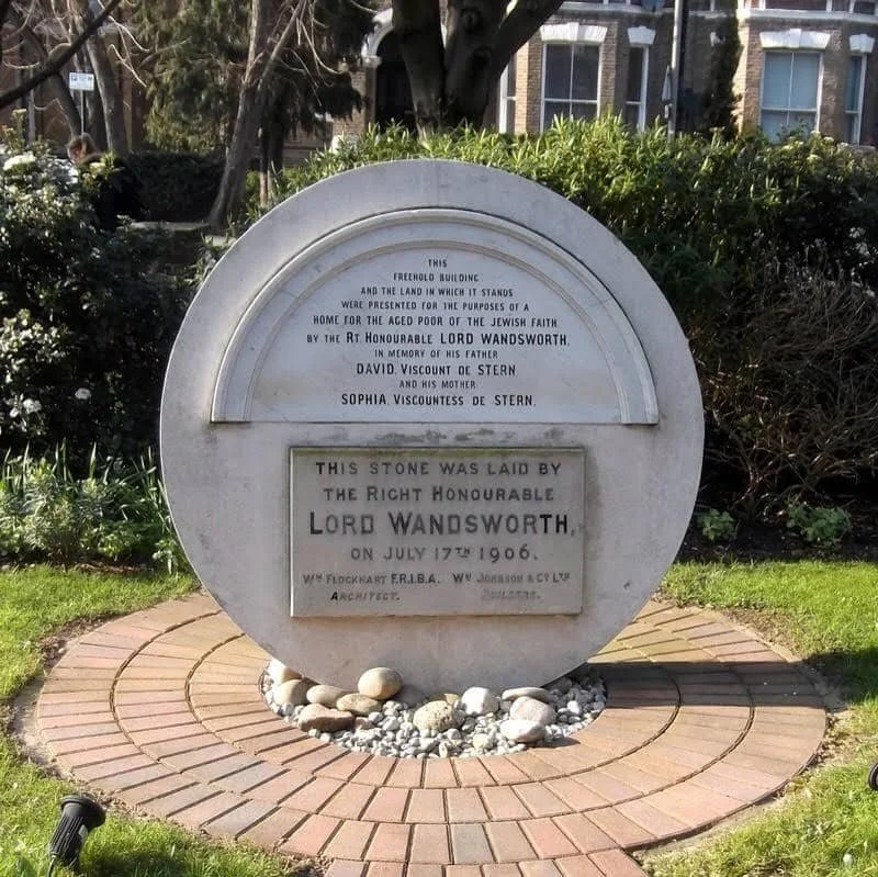Memorial to Lord Wandsworth, 105 Nightingale Lane