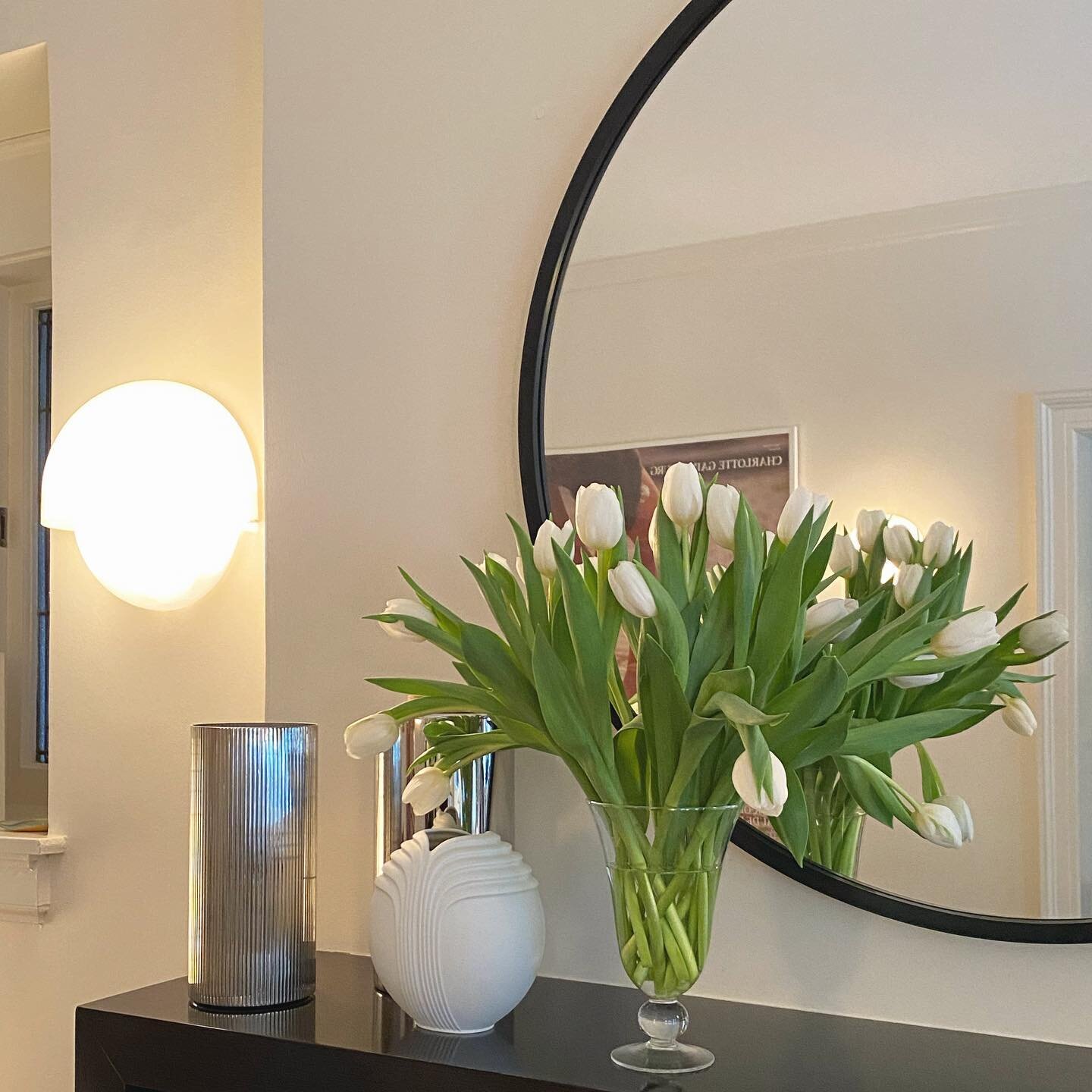 In the second half of the 20th century German porcelain manufacturer Rosenthal commissioned a set of modernists known for their avant-gardism to design the Studio-Line. What resulted was a diverse group of designs for vases and place settings. The wh