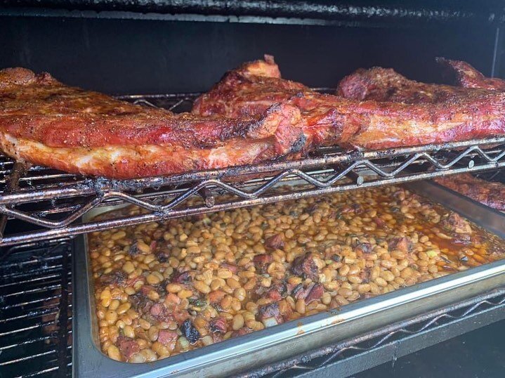 Pit beans catching those rib drippings and a pan of burnt ends about to hit the smoke. #welovebbq #kenovasmokehouse #kenovabbq #pitbeans #smokedribs #burntends #flowoodms