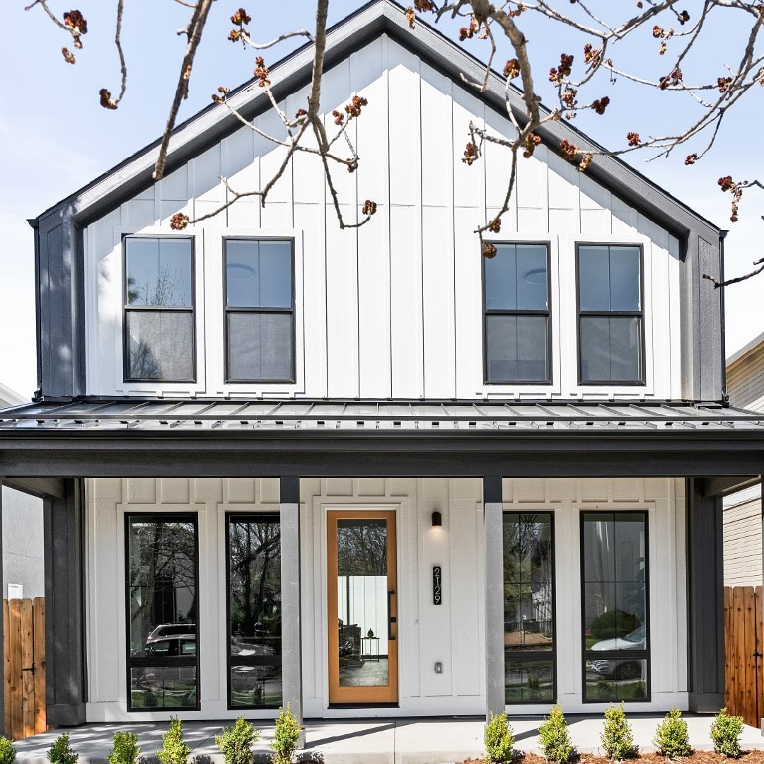 ✨ Just Listed! ✨

The essence of modern living takes hold in this new construction residence. // 2129 south lafayette street // university // just listed by @milehimodern for $1,999,900
 
#mhmhomes #milehimodern #thecoolesthomesintown #denverrealesta