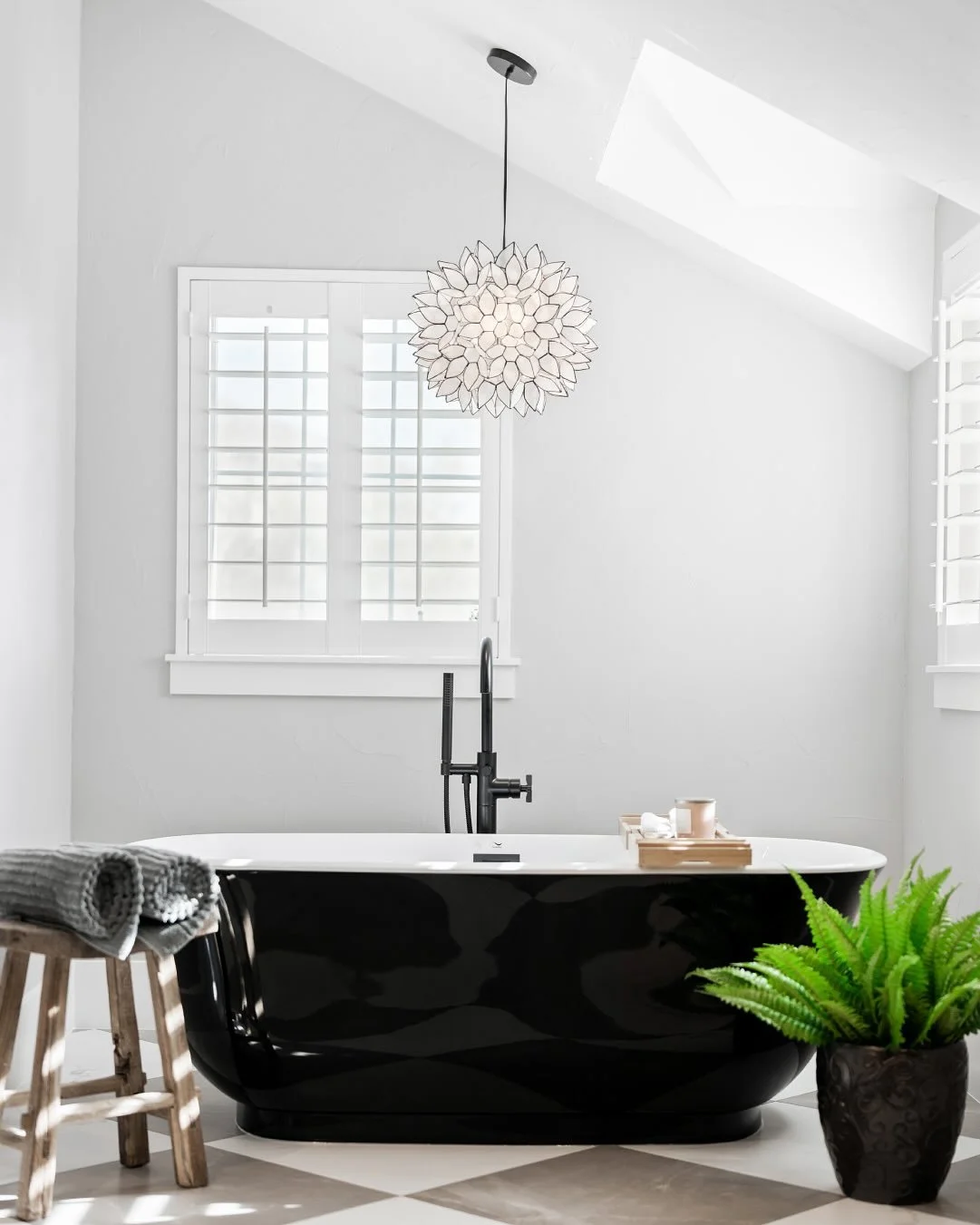 Dream tub &hellip; Thursday! 🛁✨

I&rsquo;m so in love with this beauty, I couldn&rsquo;t wait to share. 

Set within the coveted Vista Ridge Golf Course community, this exceptional custom home blends timeless design with thoughtful, modern updates a
