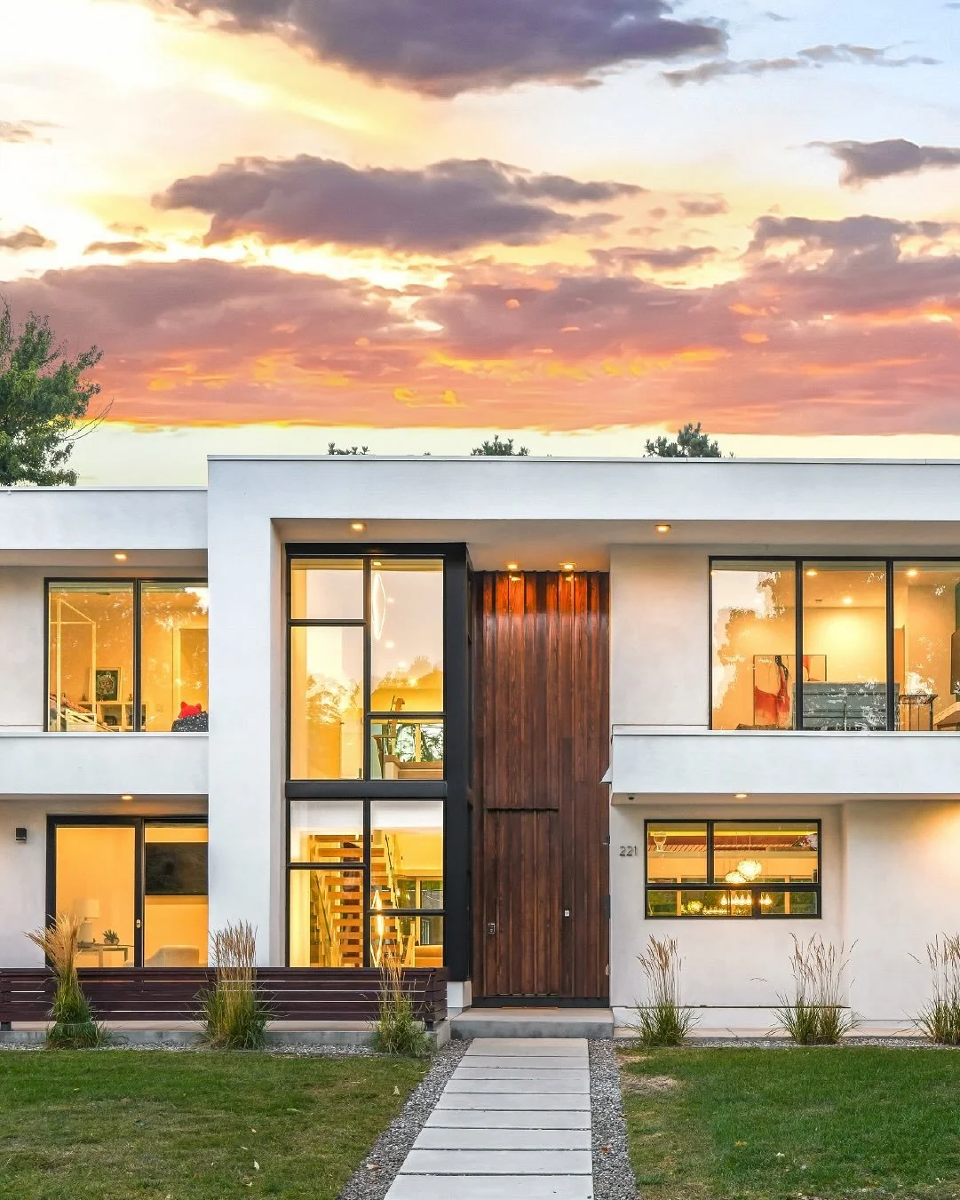 Hello, Gorgeous! ✨✨

A rare offering in Hilltop, this designer-crafted masterpiece redefines modern luxury with an unparalleled indoor-outdoor living experience. // 221 south forest street // hilltop // listed by @milehimodern for $4,200,000

  #mile