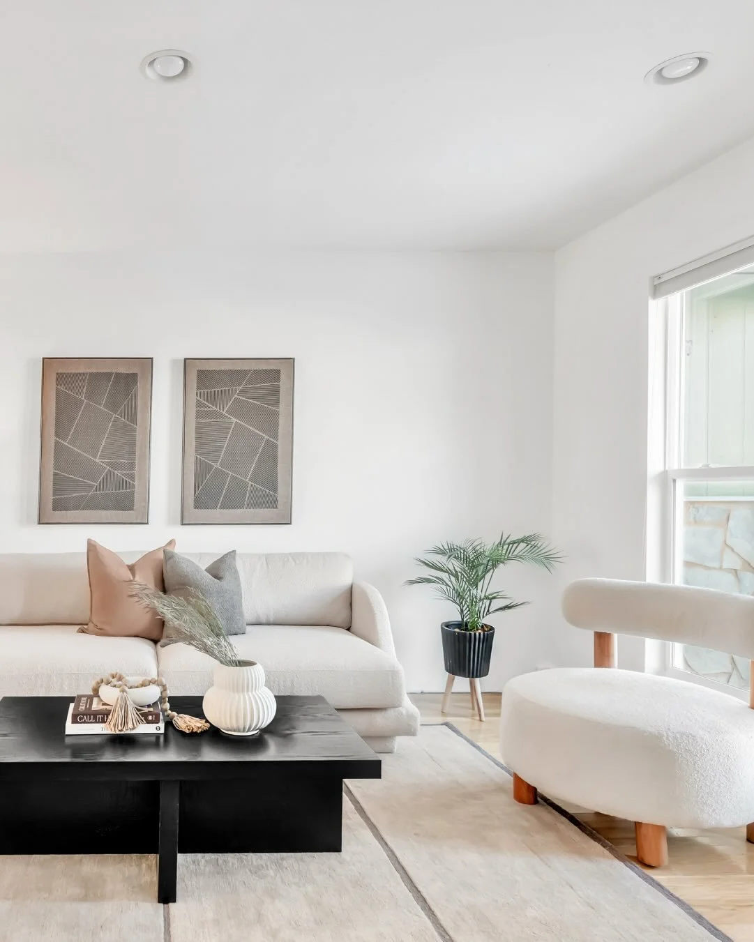 ✨Just Listed! ✨

Perfectly nestled near Waneka Lake, this Churchill Pointe residence offers vaulted ceilings and the largest floorplan in the neighborhood. // 1160 nottingham street // churchill pointe // listed by @milehimodern for $719,000

  #mile