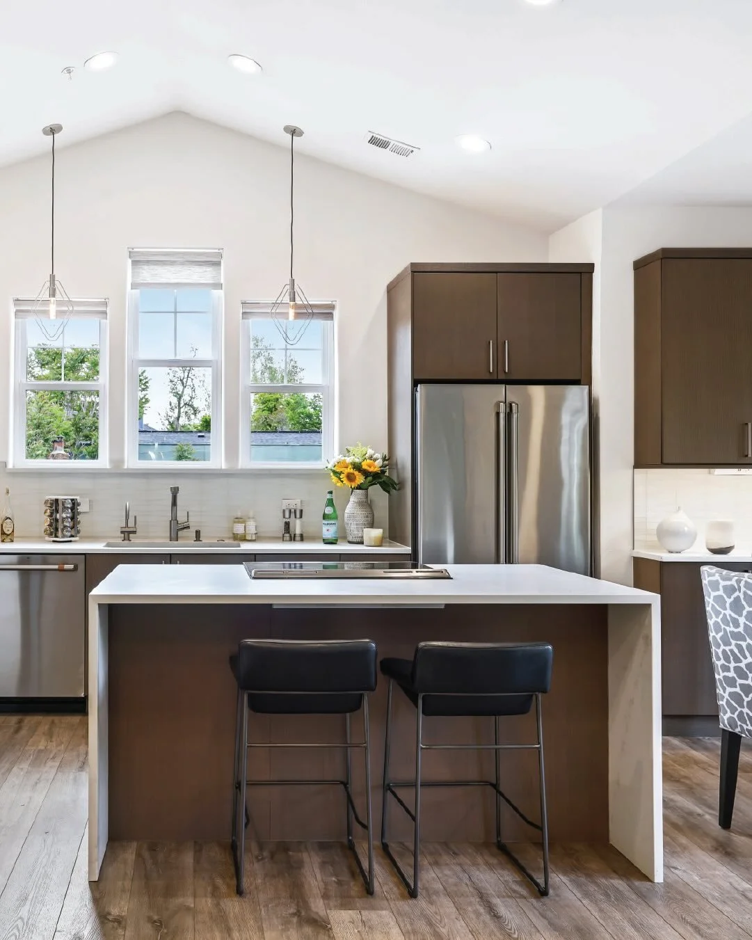 ✨Just Listed! ✨

Sleek tranquility emerges in this contemporary two-story townhome with three outdoor decks. // 1944 arapahoe avenue, d // central boulder // listed by @milehimodern for $845,000

#milehimodern #thecoolesthomesintown #boulderrealestat