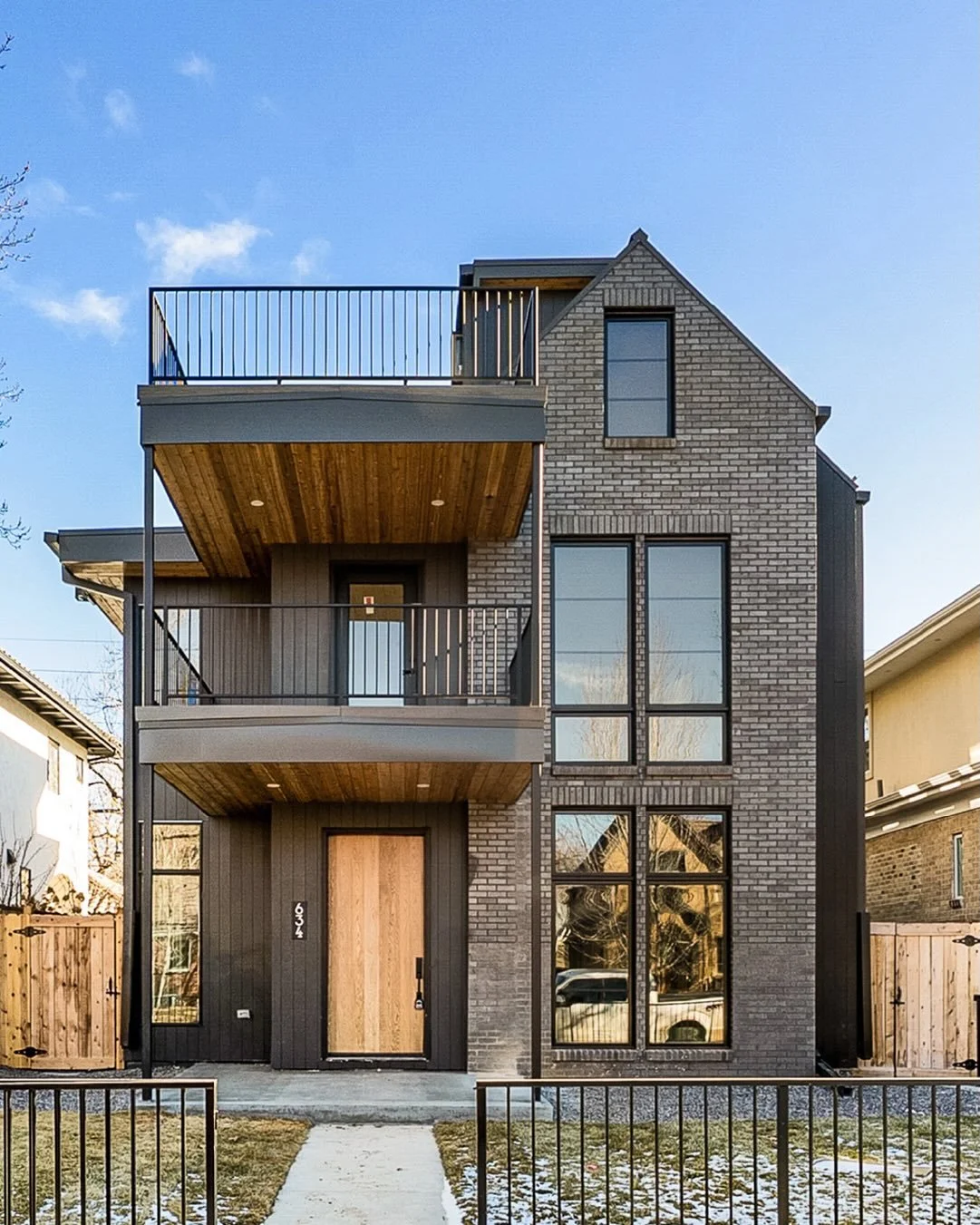 ✨Just Listed! ✨

A striking expression of modern luxury just moments from Washington Park, this newly constructed East Wash Park residence offers refined design and generous scale. // 634 south race street // east washington park // listed by @milehi