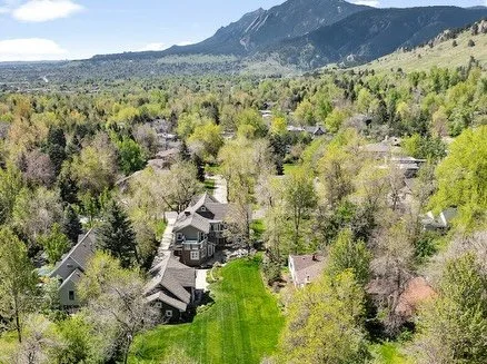 ✨Just listed and GORGEOUS. ✨

Perfectly placed on an estate-sized lot, this custom Kalmia home is a vision of exquisite craftsmanship. // 497 kalmia avenue // old north boulder // just listed by @milehimodern for $6,500,000

#mhmhomes #milehimodern #