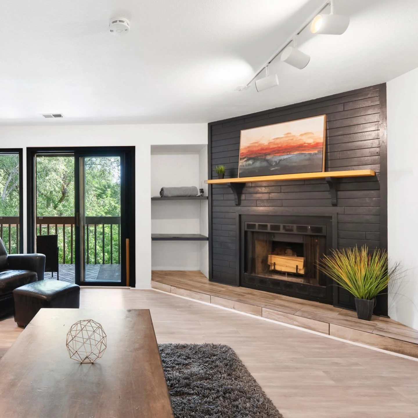 Excited to bring 2805 Sundown #212 back to the market at a incredible new price! ✨✨

2 Bed // 2 Bath // 1,250 Square Feet 

Now offered at $625,0000 

Situated along the Boulder Creek Path and just moments from the University of Colorado campus, this