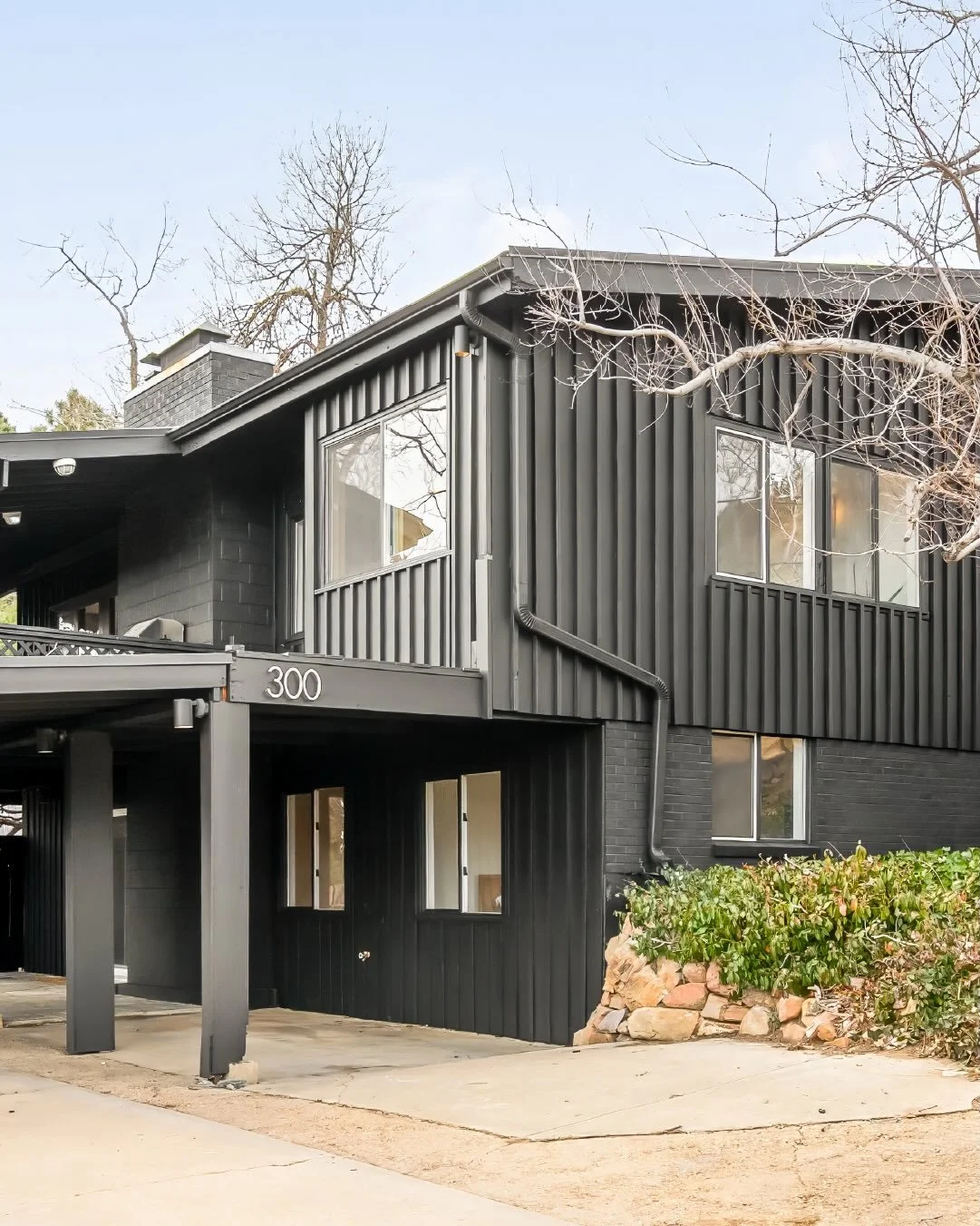 ✨Just Listed! ✨

Coveted Newlands living meets mid-mod elegance in this radiant abode. // 300 forest avenue // newlands // listed by @milehimodern for $1,650,000

 

#milehimodern #mhmhomes #thecoolesthomesintown #300forestave #newlands liveinboulder