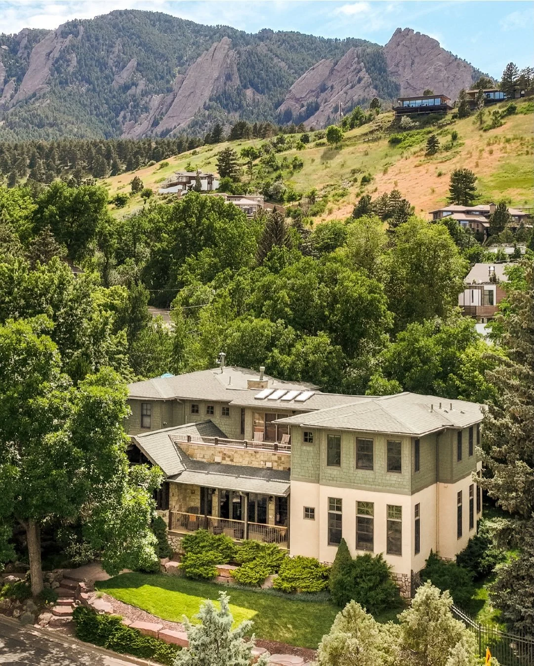 Under Contract! 🥂

So excited for my sellers - 1498 King Avenue is officially under contract! And thrilled for the buyers, they are going to LOVE this home. 

#milehimodern #mhmboulder #chautauqua #undercontract #pending