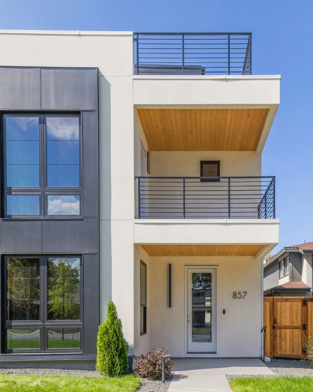 ✨Just Listed! ✨

This bright and modern duplex is an entertainer&rsquo;s dream with an extra-wide footprint that lives like a spacious single-family home. // 857 eudora street // mayfair // listed by @milehimodern for $1,490,000

#milehimodern #mhmho