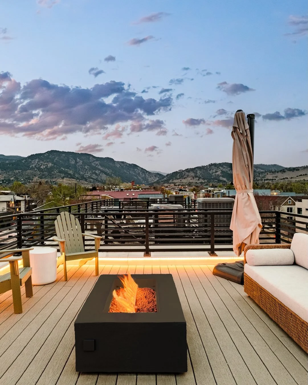 ✨Just Listed! ✨

Vibrant Boulder living awaits in this exquisitely refreshed townhome, perfectly poised in the heart of Whittier. // 2116 pearl street c // whittier // listed by @milehimodern for $1,850,000 

#milehimodern #mhmhomes #thecoolesthomesi