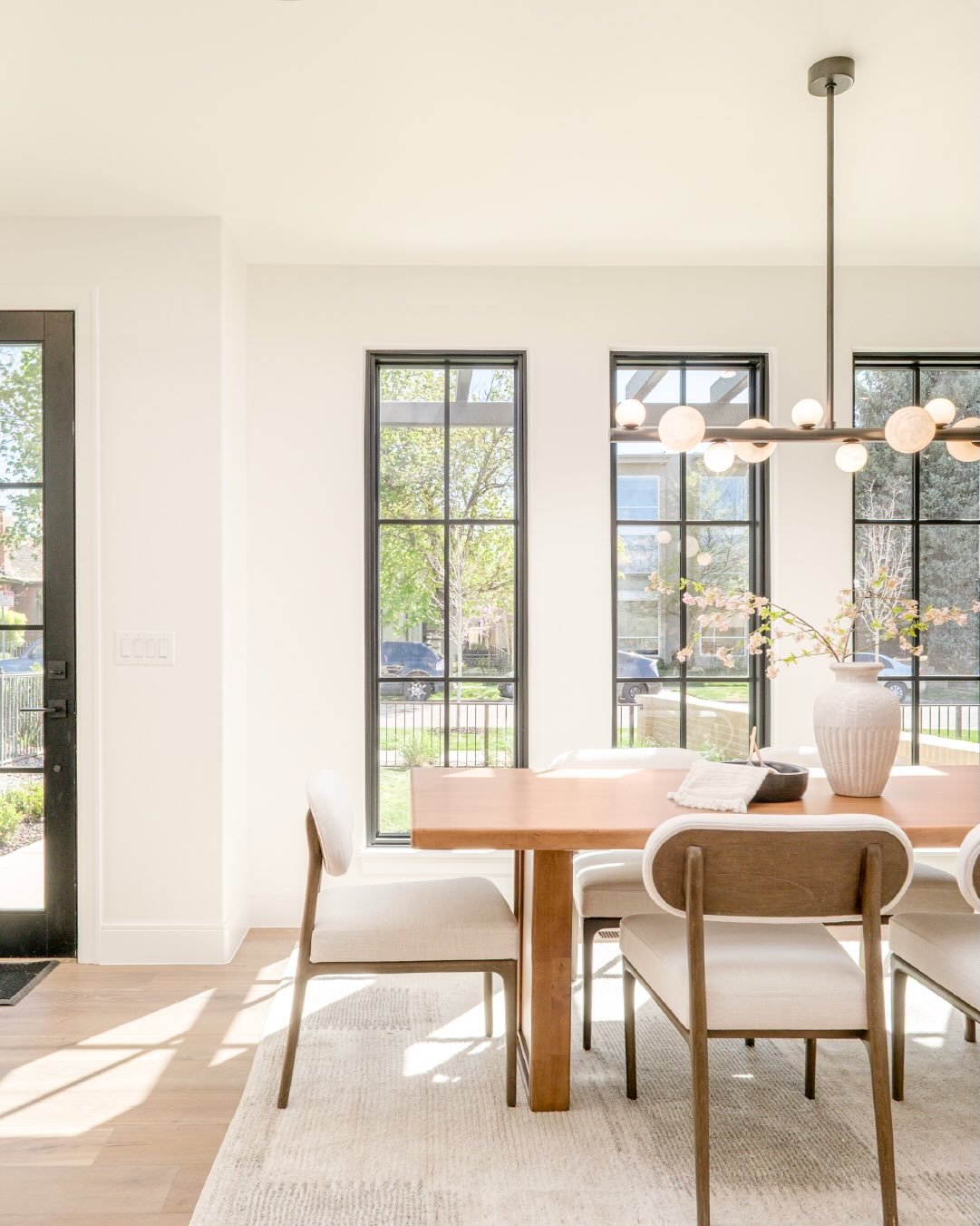 ✨Just Listed! ✨

Modern design meets elevated urban living in this exceptional new construction duplex nestled in the heart of Cherry Creek North. // 517 cook street // cherry creek north // listed by @milehimodern $2,995,000

#milehimodern #mhmhomes