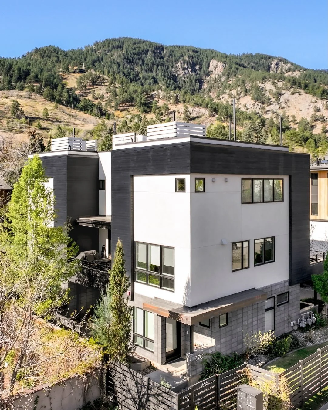 ✨Just Listed! ✨

Perched to capture sweeping mountain and city vistas, this exceptional West End townhome offers elevated design across four thoughtfully crafted levels. // 370 arapahoe avenue c // west end // listed by @milehimodern for $1,995,000

