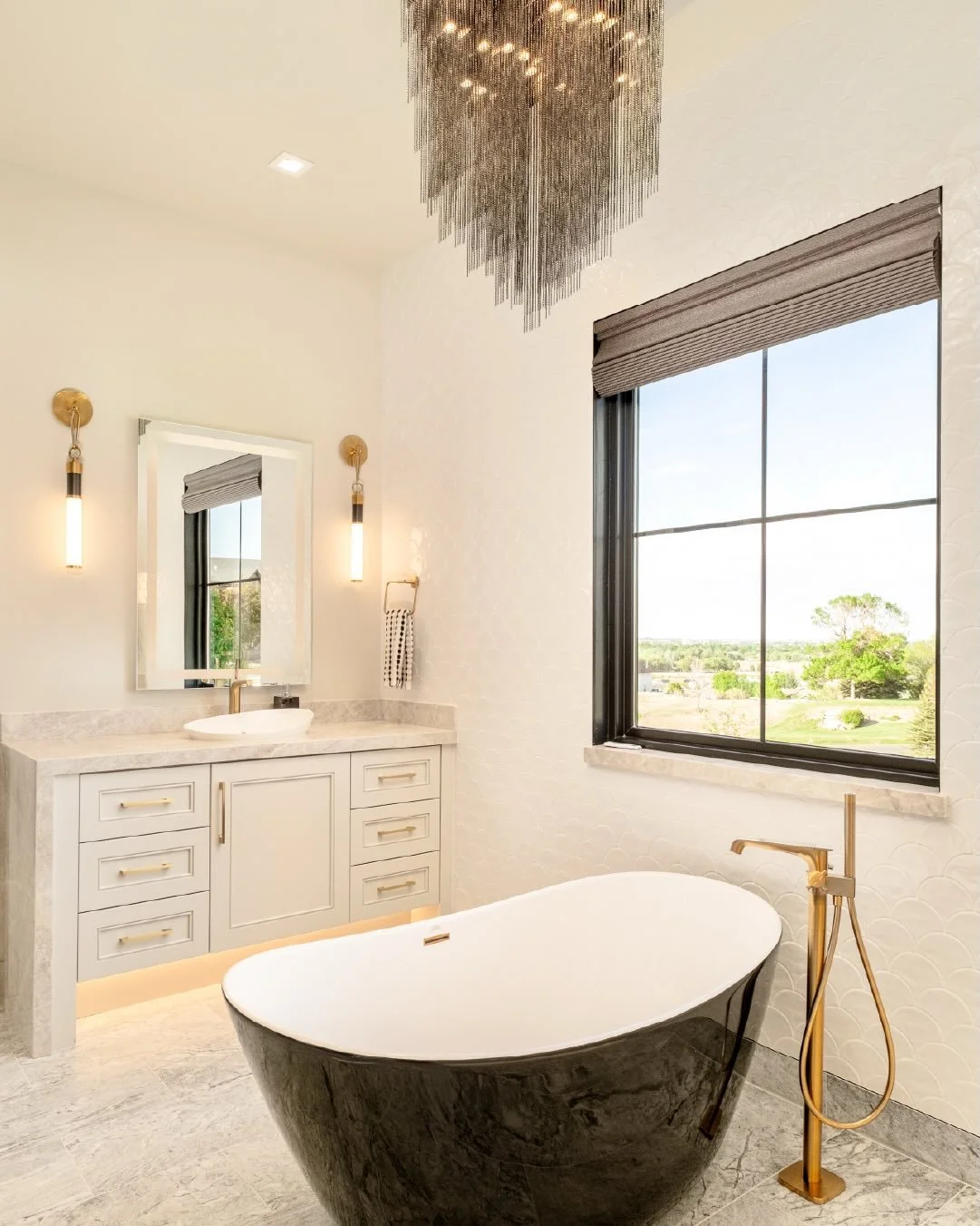The dream tub is just the beginning &hellip; love everything about this gorgeous property. 🛁✨

A masterpiece of modern luxury and craftsmanship, this extraordinary Hilltop Estates residence has been completely transformed into a resort-caliber retre