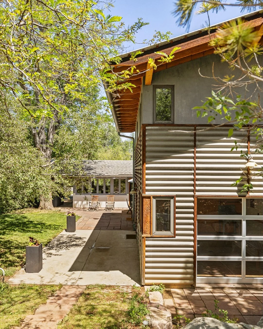 ✨Just Listed! ✨

This light-filled North Boulder Park residence offers an exceptional blend of comfort, functionality and premier Boulder living. // 810 alpine avenue // north boulder park // listed by @milehimodern for $1,235,000

#milehimodern #mhm