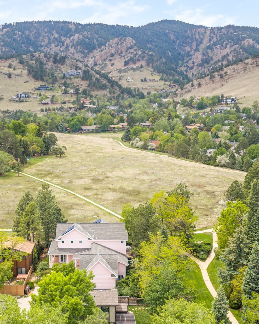 ✨Coming Soon! ✨

This exceptional residence offers one of Boulder&rsquo;s most coveted combinations of privacy, scenery and connection to the surrounding landscape. // 3917 orchard court // wonderland hills // listed by @milehimodern for $2,395,000


