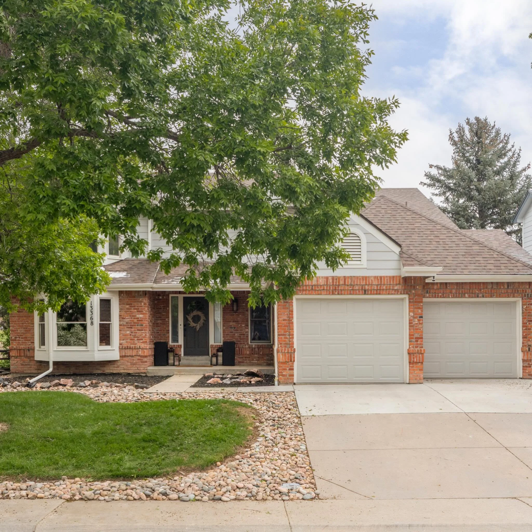 Closing Day! 🥂🥂

My sellers put in the work: cleaned, prepped, and trusted me and the process. We partnered with @adorn_homestaging to make the home shine, created a beautiful marketing campaign, and priced it right.

The payoff? Multiple offers, a
