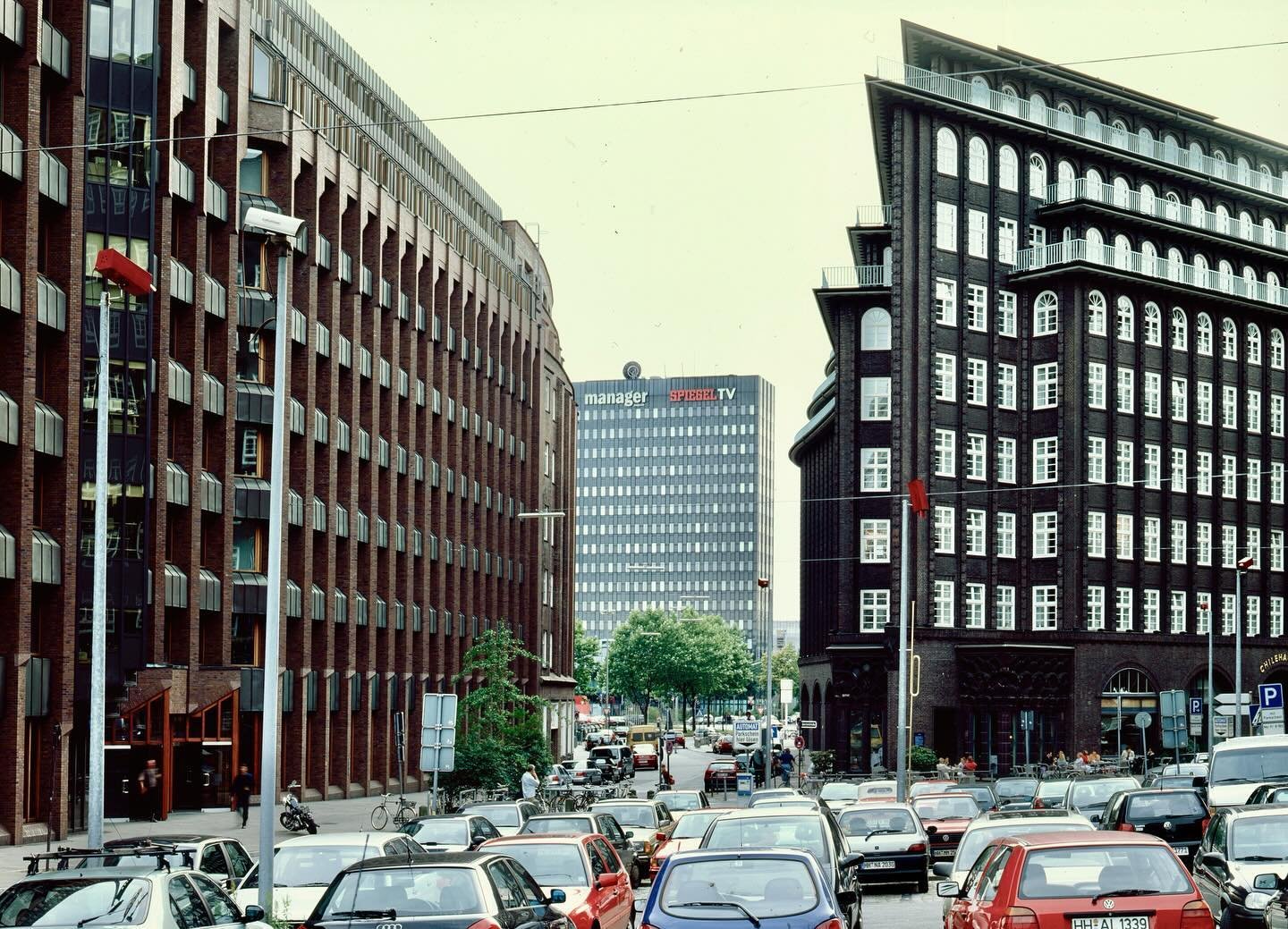 Die Arbeit &bdquo;Vedere - alles was sich b&uuml;ndeln l&auml;sst&ldquo; von Bogomir Ecker (*1950) war im Rahmen des Kunst im &ouml;ffentlichen Raum-Projektes &bdquo;Aussendienst&ldquo; (ein Projekt vom Hamburger Kunstverein und der Kulturbeh&ouml;rd