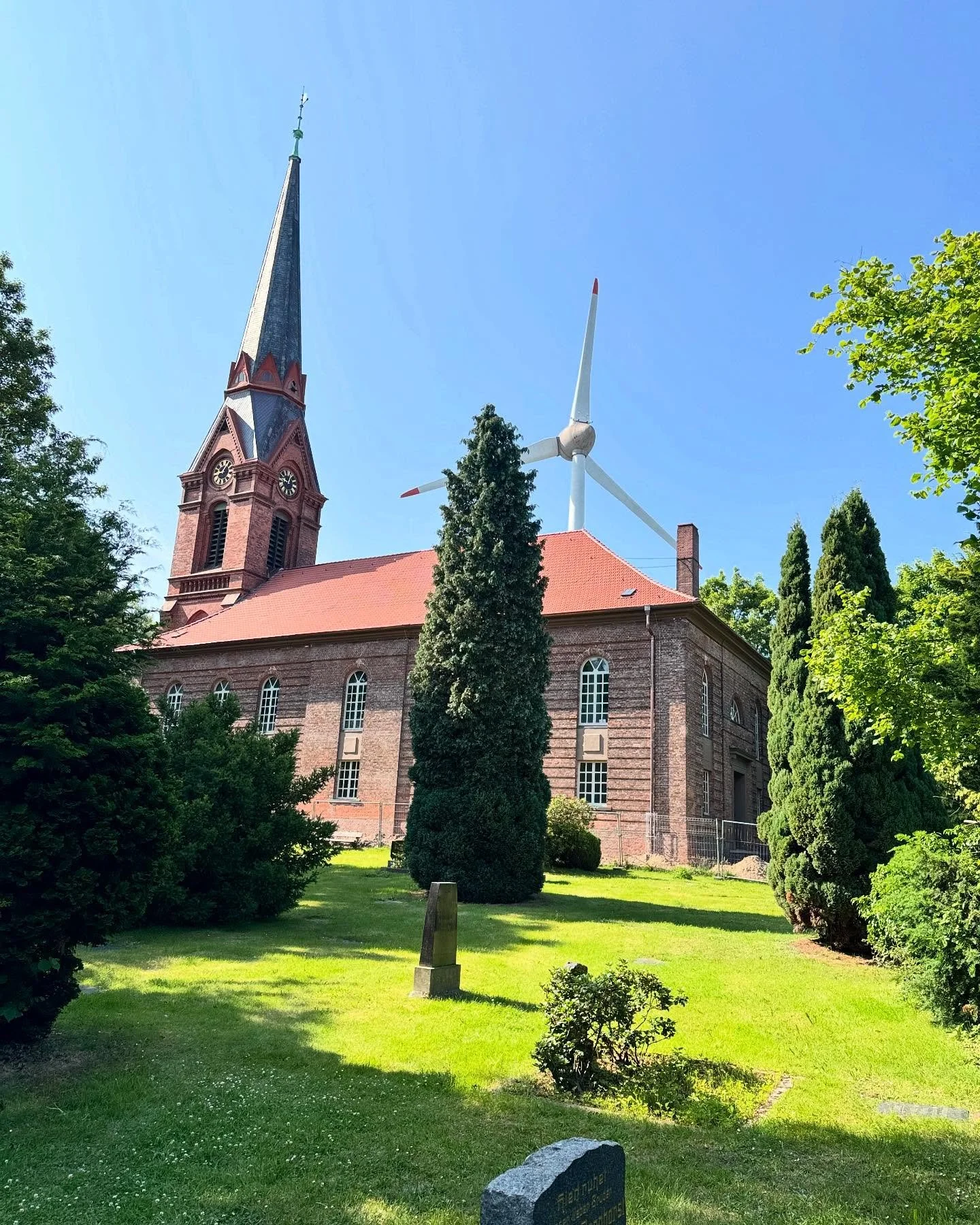 Vor rund 40 Jahren hatte Hamburg die Chance, ein Gesamtkunstwerk von Joseph Beuys zu werden. Leider verhinderte dies der damalige B&uuml;rgermeister Klaus von Dohnanyi.

1983 wurde Joseph Beuys (1921-1986) im Rahmen des Programms &bdquo;Kunst im &oum