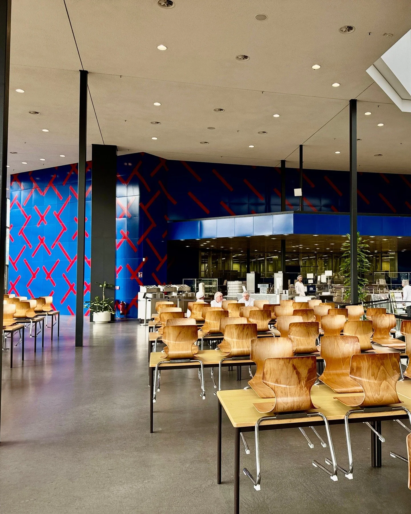 In diesem Jahr w&auml;re der franz&ouml;sische K&uuml;nstler Fran&ccedil;ois Morellet (1926-2016) hundert Jahre alt geworden. Zu diesem Jubil&auml;um werden in Frankreich zahlreiche Ausstellungen gezeigt (100xMorellet). 

Auch in Hamburg ist eine Wan