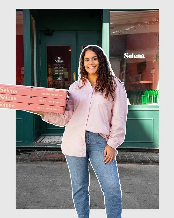 Por si no te enteraste, &iexcl;ayer sali&oacute; la quinta entrevista de nuestra portada! 5/7

Entramos a conversar con @selenapizzeria, el primer espacio de comida en abrir en El Callej&oacute;n de R&iacute;o Piedras. 🍕

Desde el principio, este lu