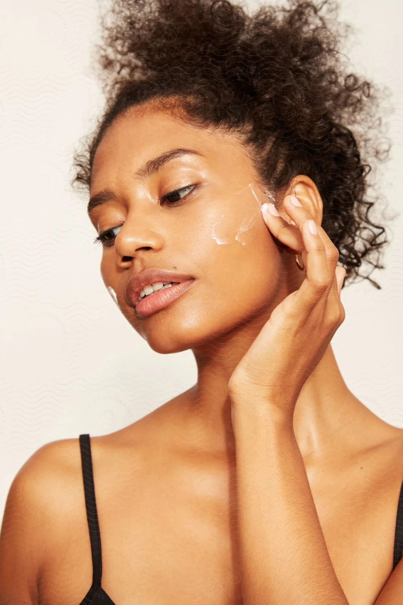 12 productos de skincare que sobreviven (y ayudan) a tu oily skin