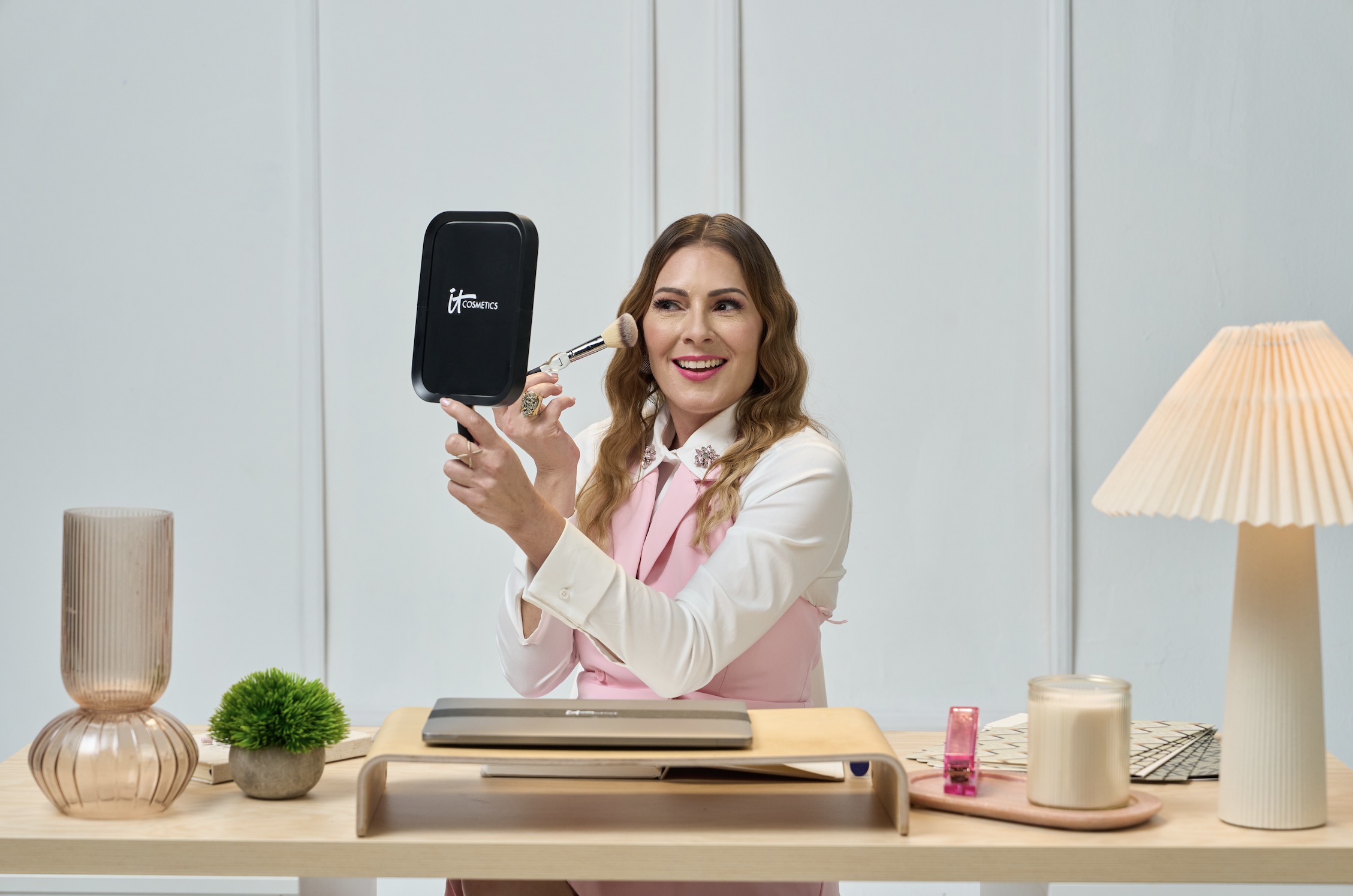 IT Cosmetics presenta “Pide con Confianza”, taller financiero para apoyar el desarrollo profesional de las mujeres en Puerto Rico