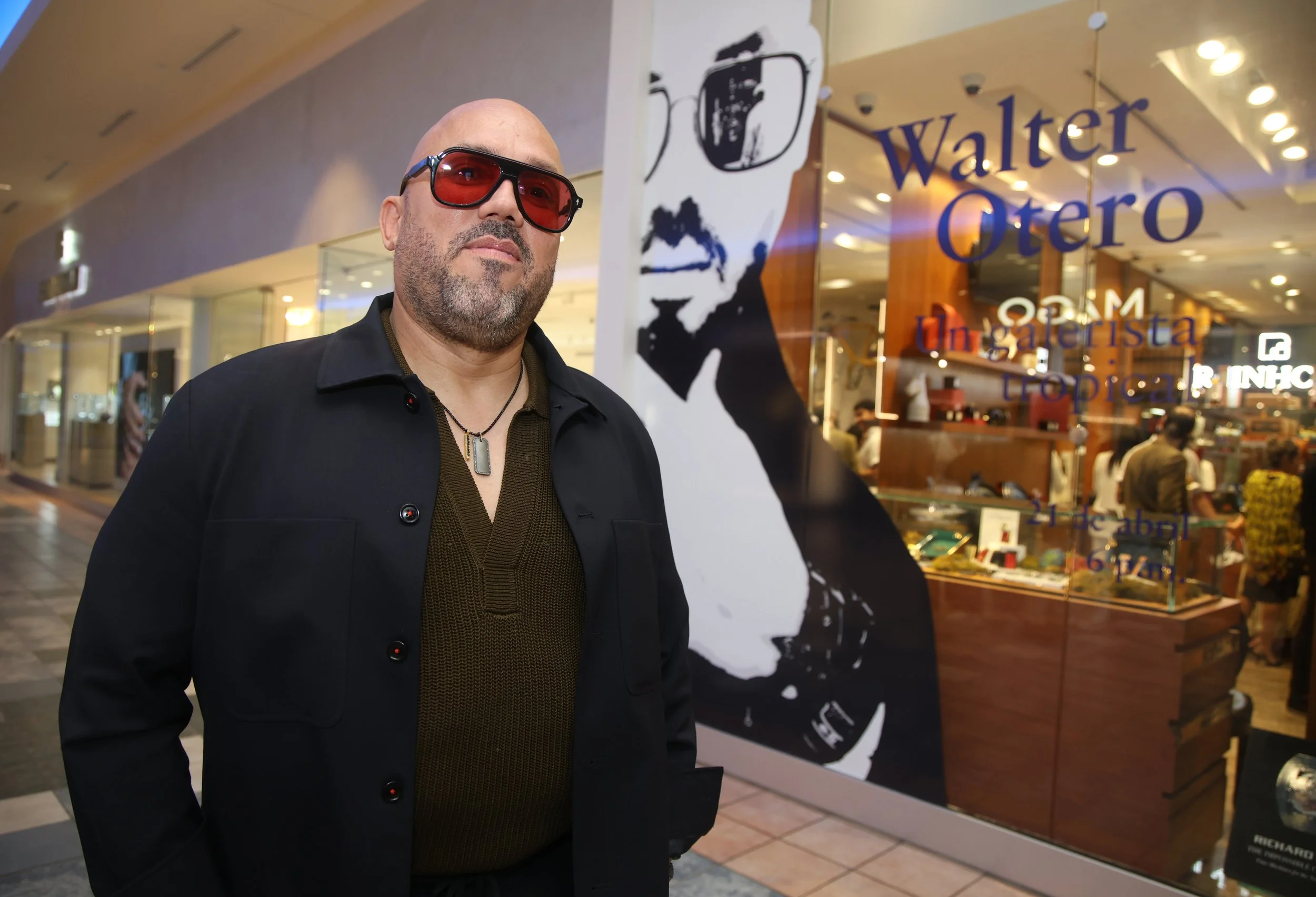 Walter Otero publica su primer libro, Un Galerista Tropical