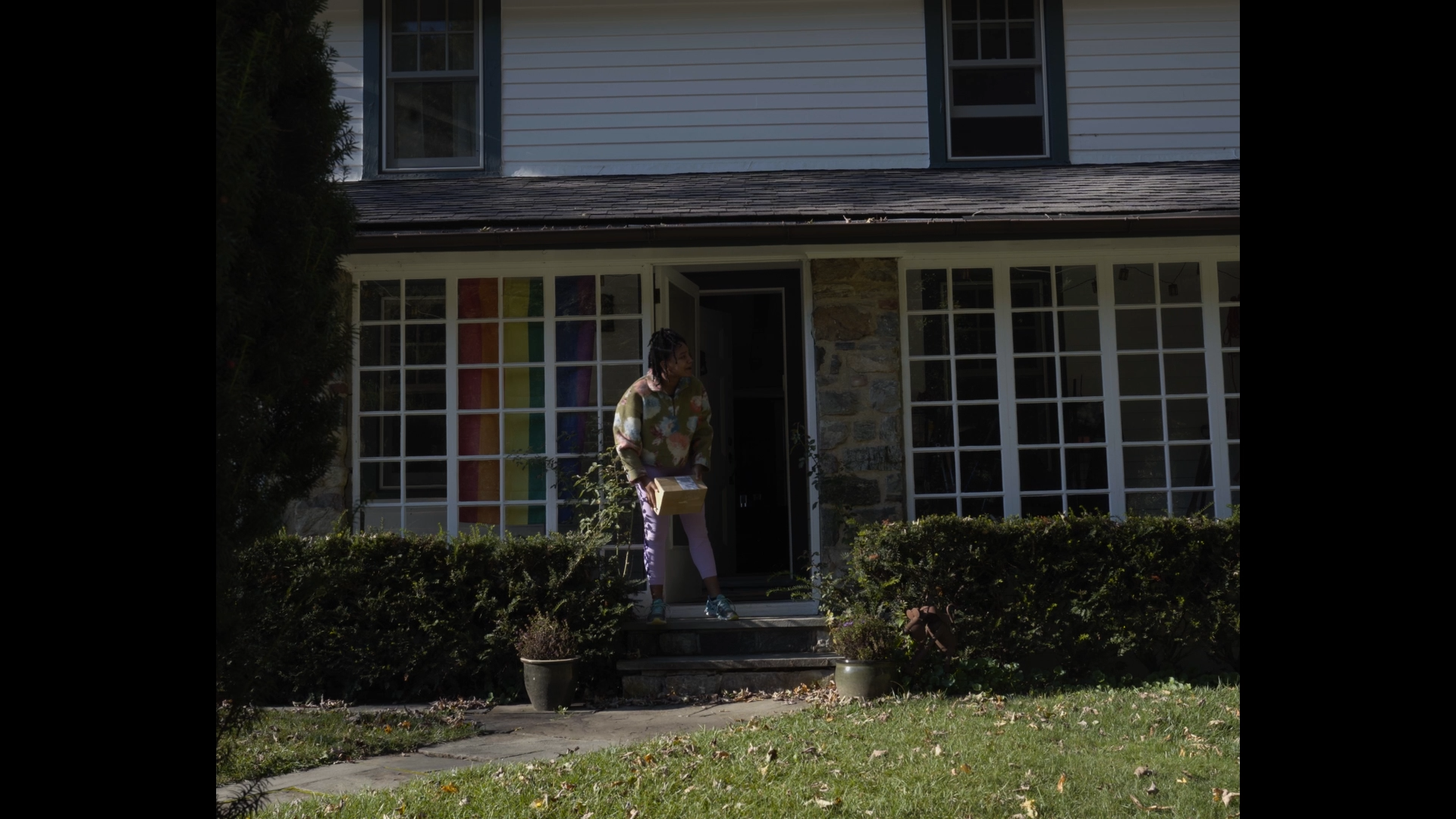 HOUSEWARMING (2020) | Dir. Zoe Sinclair | As a young woman tries to settle into a new home, she is welcomed by strange, unsolicited packages… as well as a stalker.
