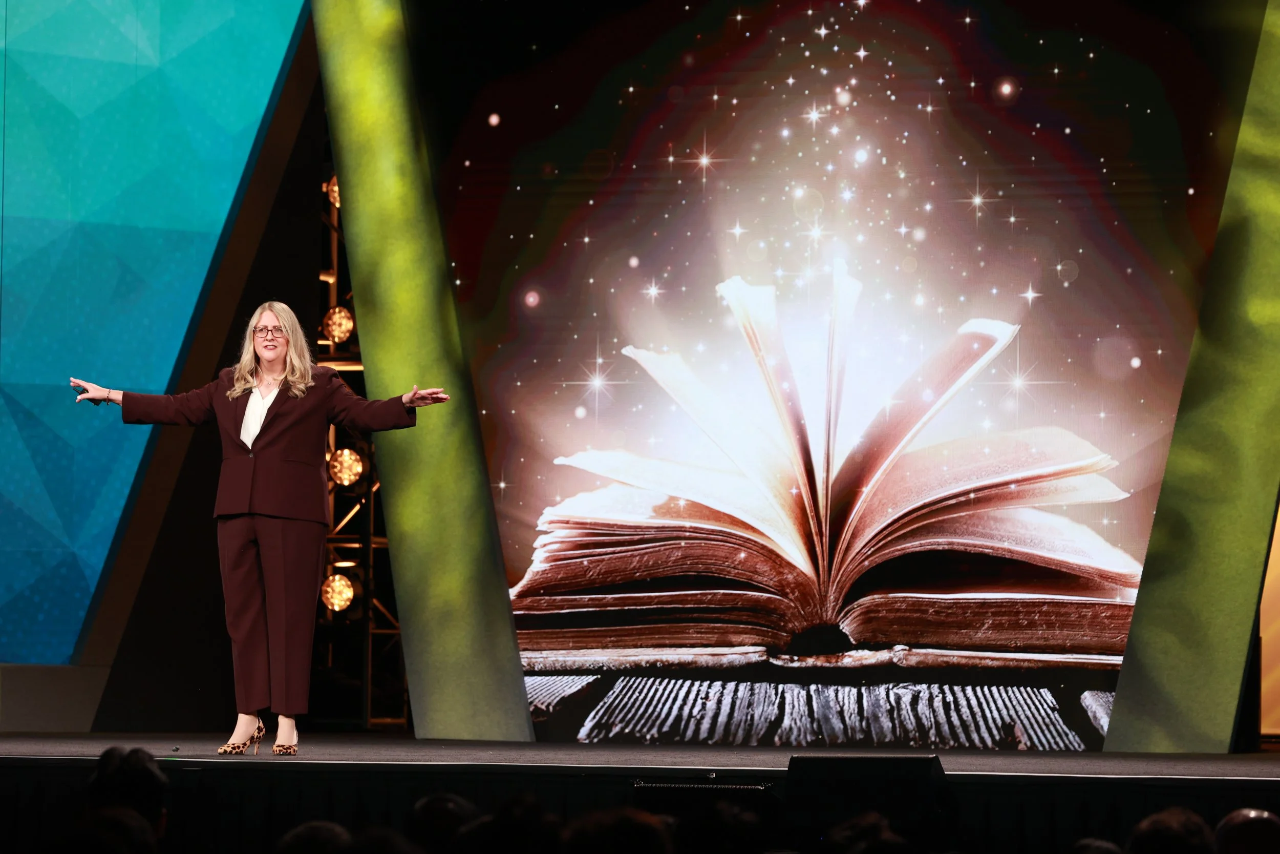 Karen Eber giving a keynote to Fortune 500 company on a large stage