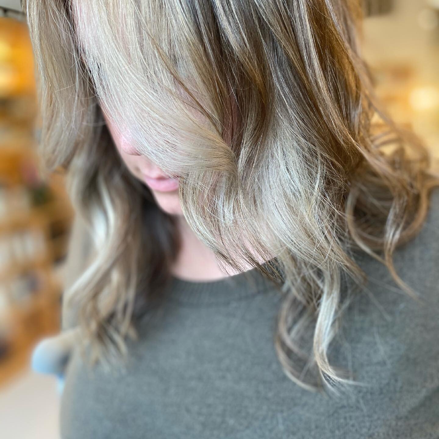 Is Balayage good for fine hair?

✨

Balayage helps to give the illusion of thicker hair through placing a gradient of colours onto the hair. It's important to play with light and shade so that when the light hits the colour it will instantly help to 