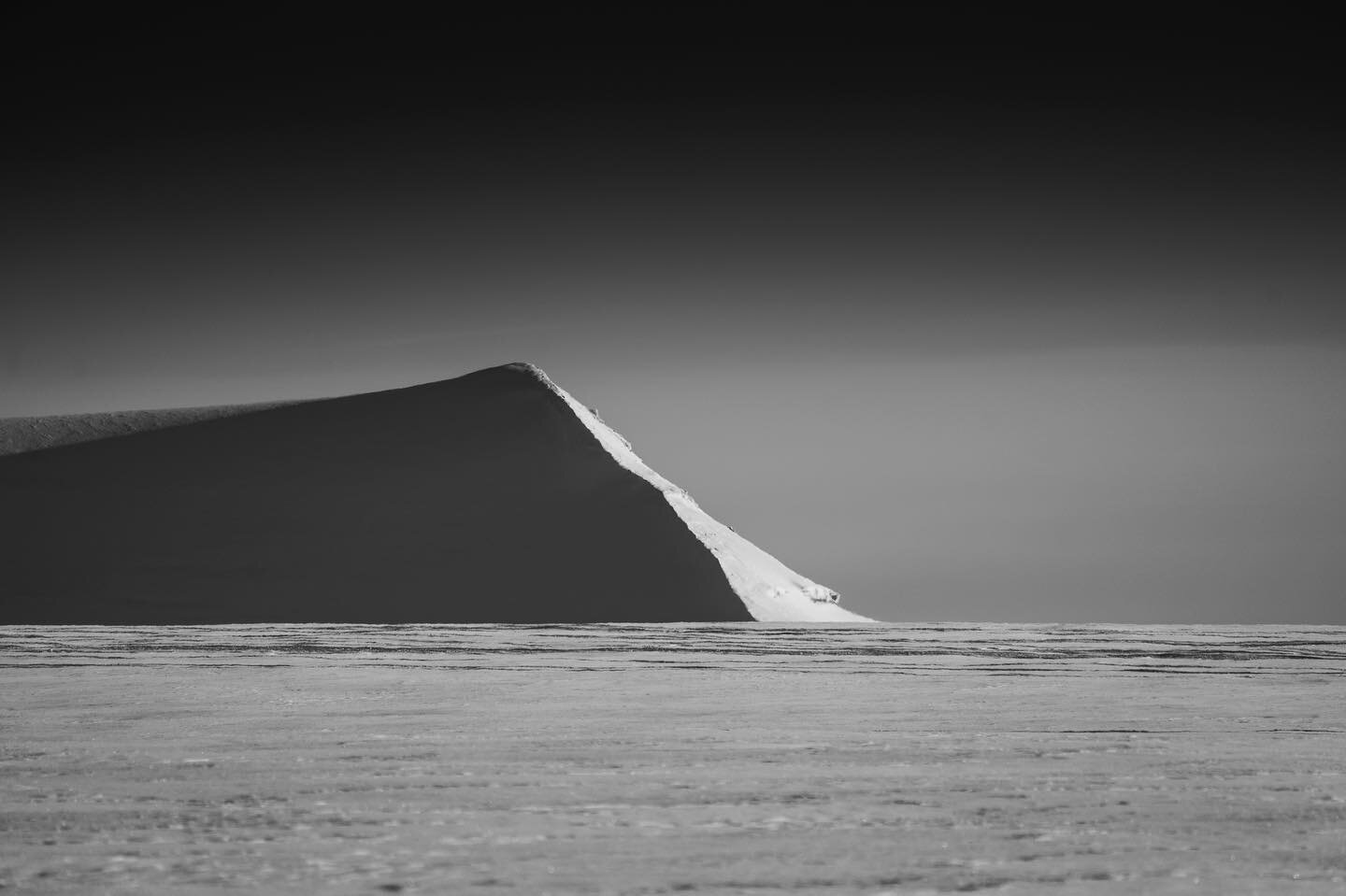 The shapes of #svalbard 

#visitsvalbard #norway #landscapephotography #landscape #landscapeofnorway #atomfjella #sonyalpha #sonynordic #sony100400gm #landscape_lovers #landscapephotomag #ouslandexplorers #naturogfoto_magasin #nrknatur