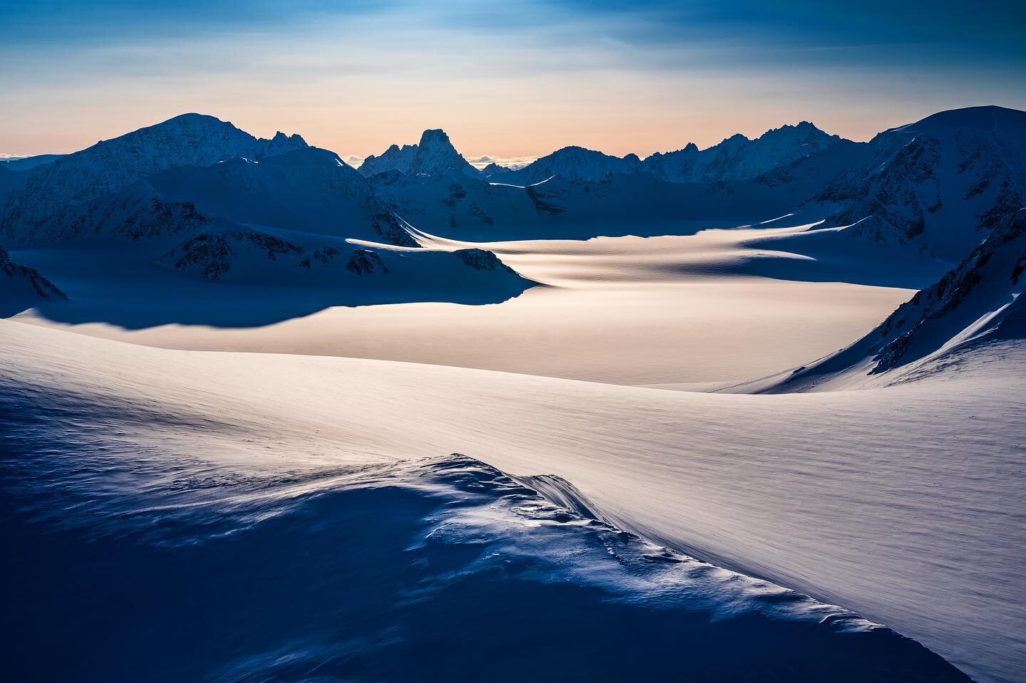 One of many wonderful views at Svalbard. This one taken from Didierfjeller on the way to the summit - the next day we was on the top of Newtontoppen

#svalbard #newtontoppen #visitsvalbard #norway #landscape #landscapephotography #norgeibilder #norge