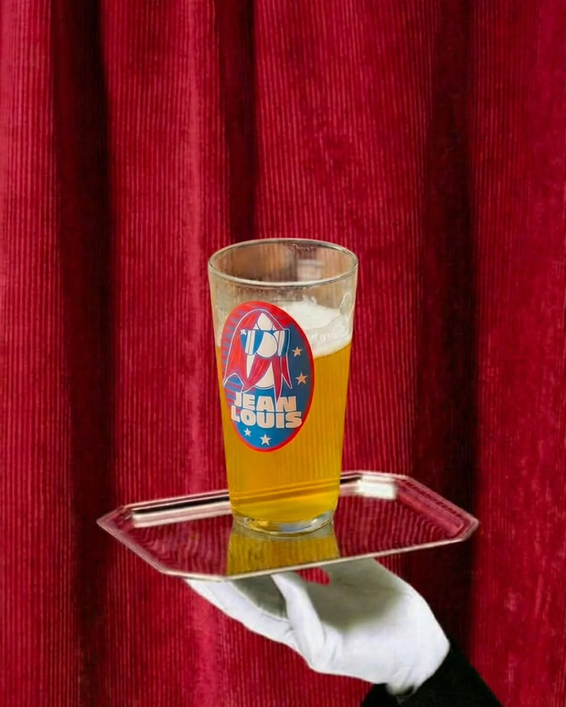 Une petite mousse avant la fin de l&rsquo;ann&eacute;e ? 🍻

Oui mais seulement si elle arrive sur un plateau d&rsquo;argent. 💫🤵 

Depuis que Jean Louis tra&icirc;ne avec des chefs, m&ecirc;me l&rsquo;ap&eacute;ro a pris le melon ! 

-- 
L'abus d'a