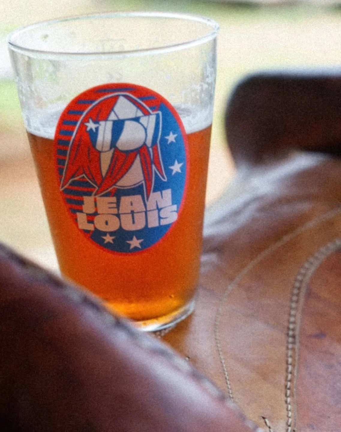 JEAN LOUIS, C&rsquo;EST PAS UNE BI&Egrave;RE&hellip; C&rsquo;EST UN MOOD 🤠

Du caract&egrave;re, du go&ucirc;t, et z&eacute;ro prise de t&ecirc;te, une gorg&eacute;e et t&rsquo;es d&eacute;j&agrave; ailleurs ! 🍻

🏡 Chemin des Marlhes, Valence
📧 b