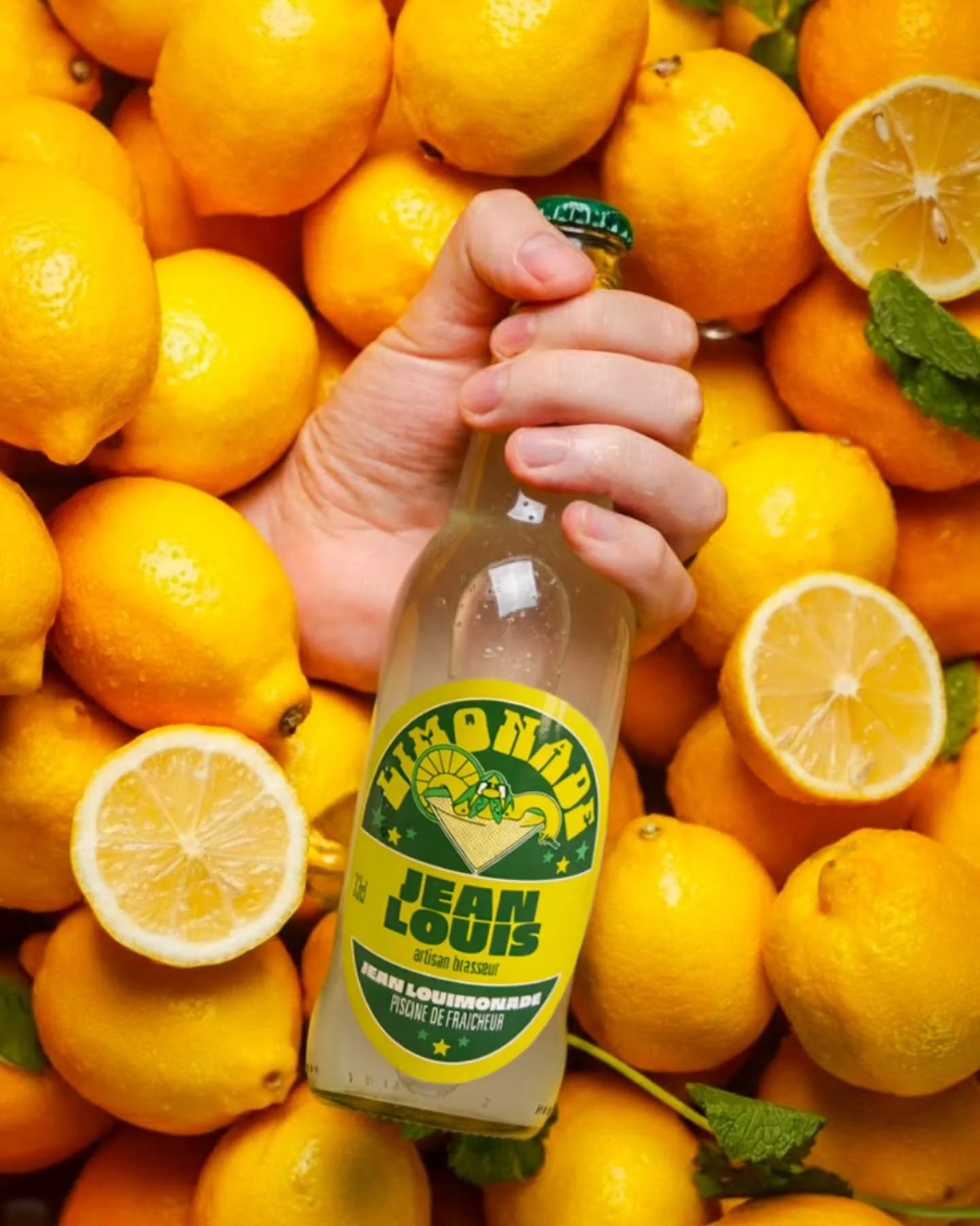 NOUVEAUT&Eacute; CHEZ JEAN LOUIS !

Cette fois, c&rsquo;est pas une bi&egrave;re en pression qu&rsquo;on te propose&hellip; c&rsquo;est un vrai presse-citron en bouteille ! 🍋💦

La Jean Louimonade, c&rsquo;est du peps, du twist et une gorg&eacute;e 