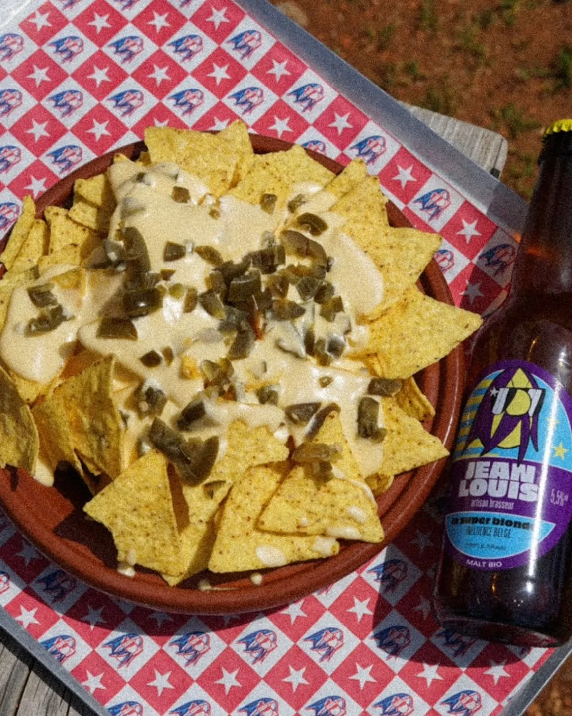 Des nachos bien croustillants, bien g&eacute;n&eacute;reux et une bi&egrave;re Jean Louis bien fra&icirc;che pour accompagner tout &ccedil;a 🤠🍻

Le combo gagnant : tu croques, tu bois, tu kiffes 💥

🏡 Chemin des Marlhes, Valence
📧 brasserie@jeanl