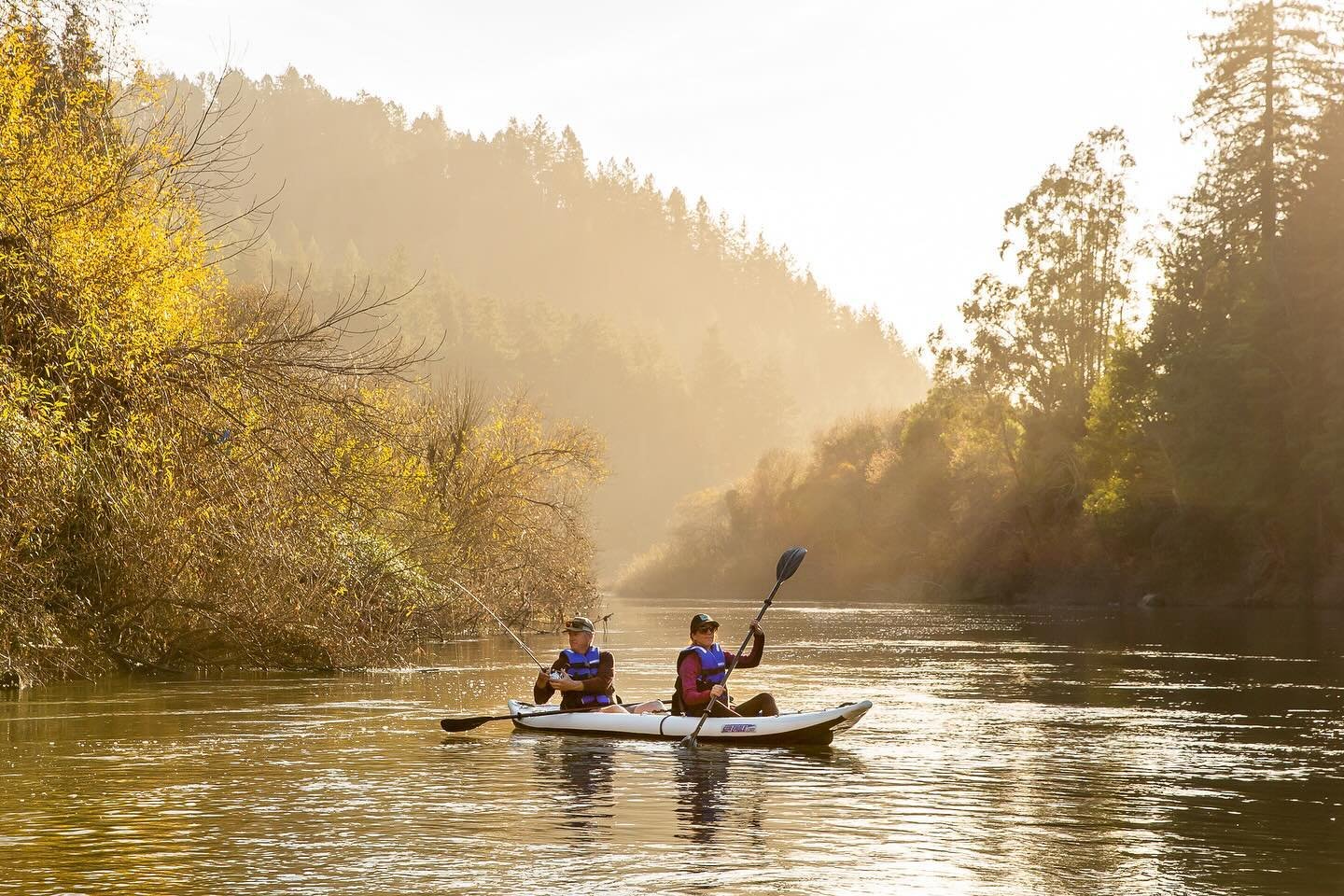 Hazy shades of yellow for this @seaeagleboats shoot I did a few years back in January on the Russian river with talented fish expert friend @keithfoxe and his wife Christa.
.
.
.
.
.
.
#sunsetmag #nakedplanet #mytinyatlas#exploreobserveshare #frenchr