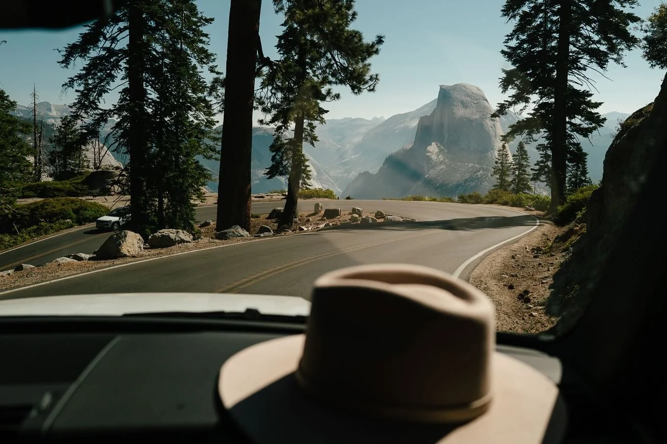 As a family, we have been exploring California and the American West since we moved here 12 years ago. Over the years, we have gained a solid knowledge of the best hikes, scenic viewpoints, swimming lakes, nice restaurants, hot springs, rope swings, 