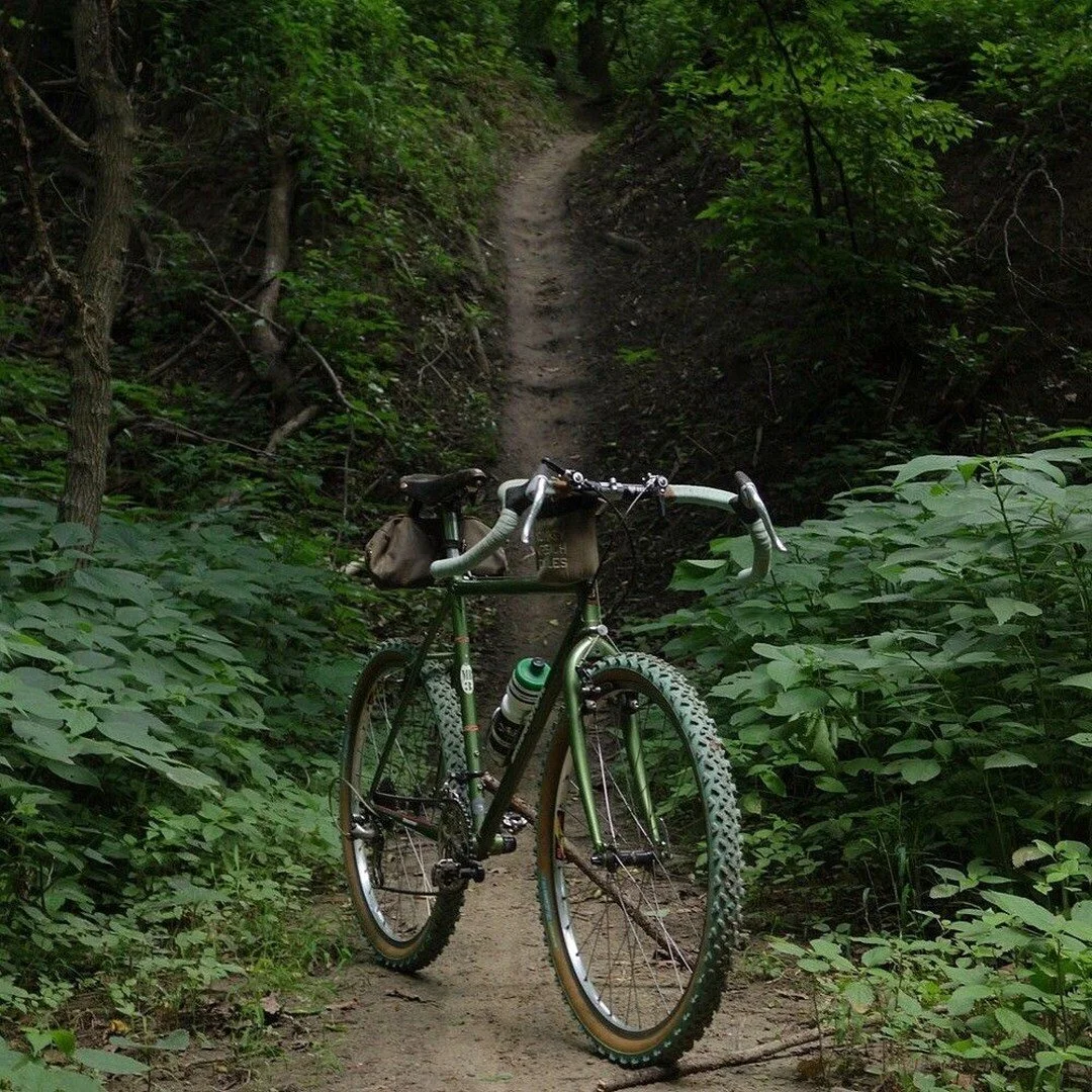 🌿 VELO 🌿

Je me suis toujours d&eacute;plac&eacute;e en v&eacute;lo. J&rsquo;aime ce sentiment d&rsquo;agilit&eacute; et de libert&eacute;, faire corps avec la route ou les pistes, se dandiner, se d&eacute;passer, aller vite &hellip;. 

En montagne