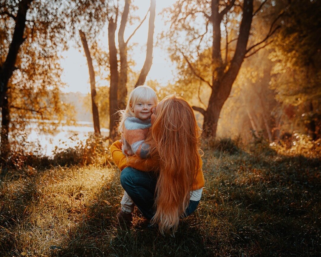 Mors pige 🧡⠀⠀⠀⠀⠀⠀⠀⠀⠀
⠀⠀⠀⠀⠀⠀⠀⠀⠀
⠀⠀⠀⠀⠀⠀⠀⠀⠀
⠀⠀⠀⠀⠀⠀⠀⠀⠀
#goldenhour #morspige #naturlige&oslash;jeblikke #k&aelig;rlighed #morogdatter #fotograf #b&oslash;rnefotograf #&aelig;gte&oslash;jeblikke #familiefotograf #familiefotografering #udend&oslash;rsfoto