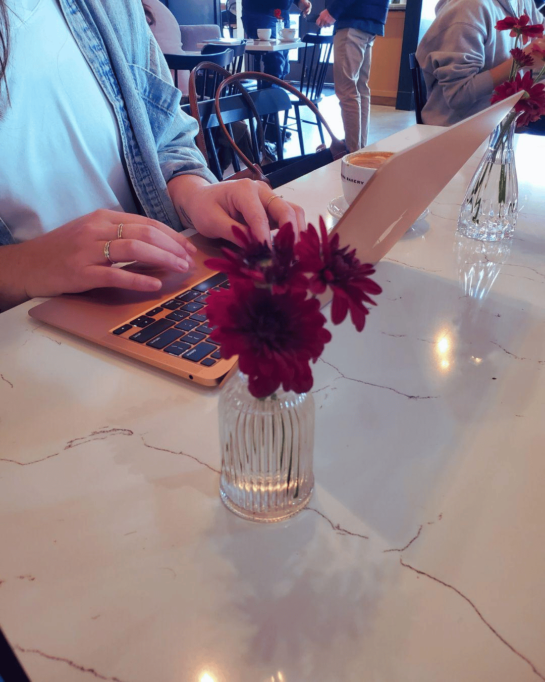 Woman creative coworking during Muse Marée Seattle gathering.