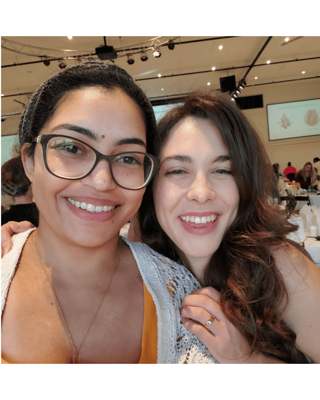 A selfie of smiling Isabelle and her biz friend Hannah at Dream Big Conference.