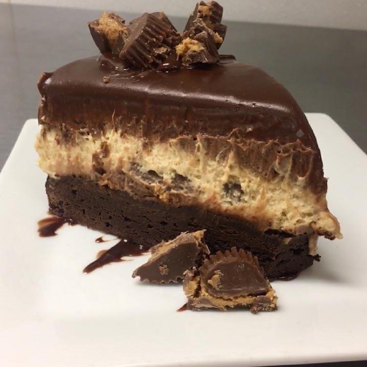 Boyyy do we Have Something Great For you Today!❤
Peanut Butter Chocolate Mousse Brownie Cake!!🤤