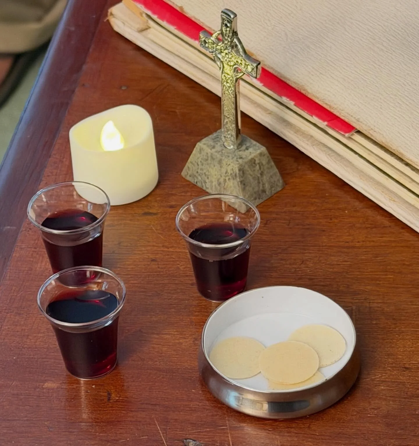 One of our very special traditions at Oakland is worshipping through scripture, song, and communion with our homebound friends on Maundy Thursday.