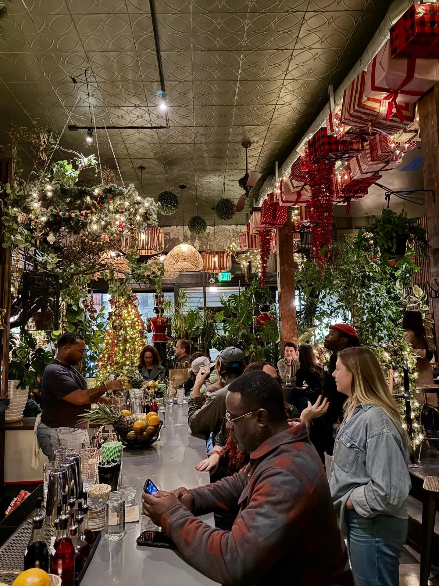 Your holiday oasis awaits🎄☃️🎄
seasonal elegance, soft sparkle, and spirits designed to delight. Come experience the warmth. ❄️